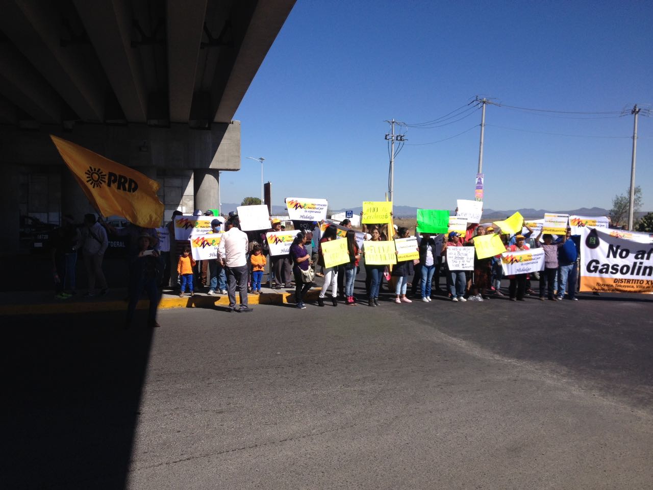 Manifestación pacífica sobre la México Pachuca contra gasolinazo