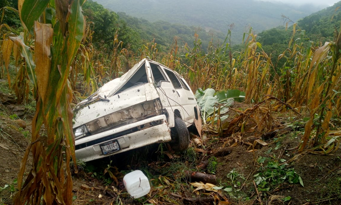 Camioneta Cae A Barranco Y Deja Heridos En La Atlapexco Xochiatipan