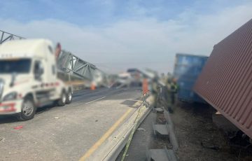 Un muerto tras volcadura de tráiler en la México Querétaro