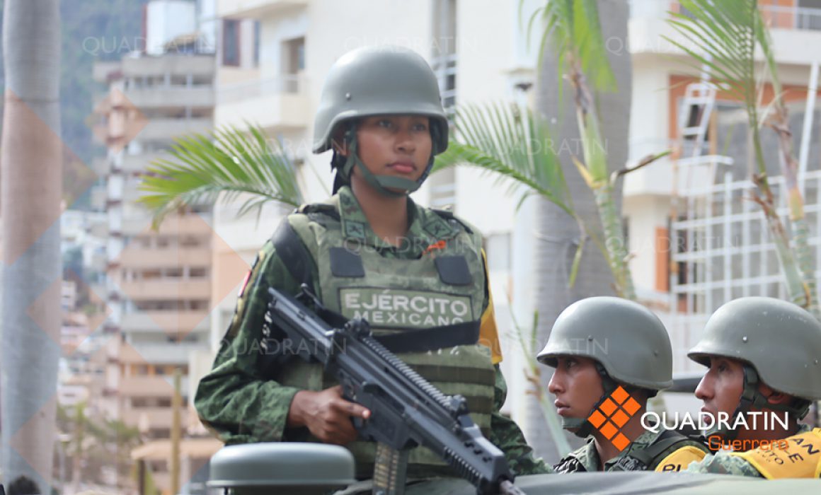 mujer militar