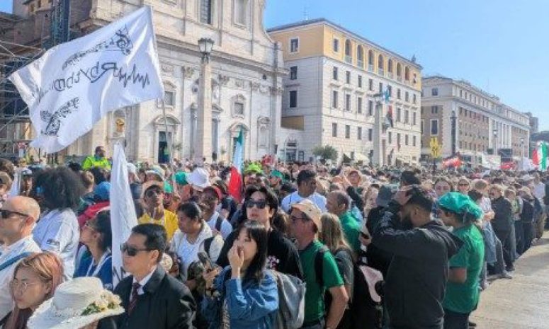 Despiden 200 mil a Papa Francisco durante Jubileo de Adolescentes