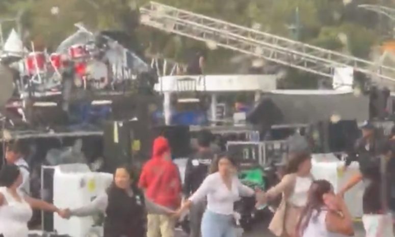 Colapsa escenario en explanada de alcaldía Gustavo A. Madero; hay 7 heridos