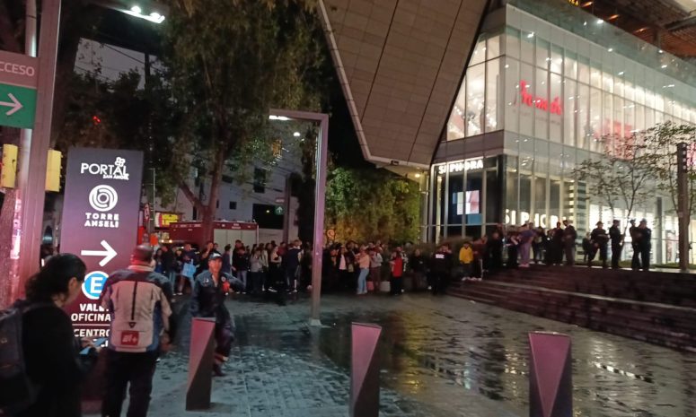 Evacuan todo el Portal San Ángel por incendio tras falla eléctrica