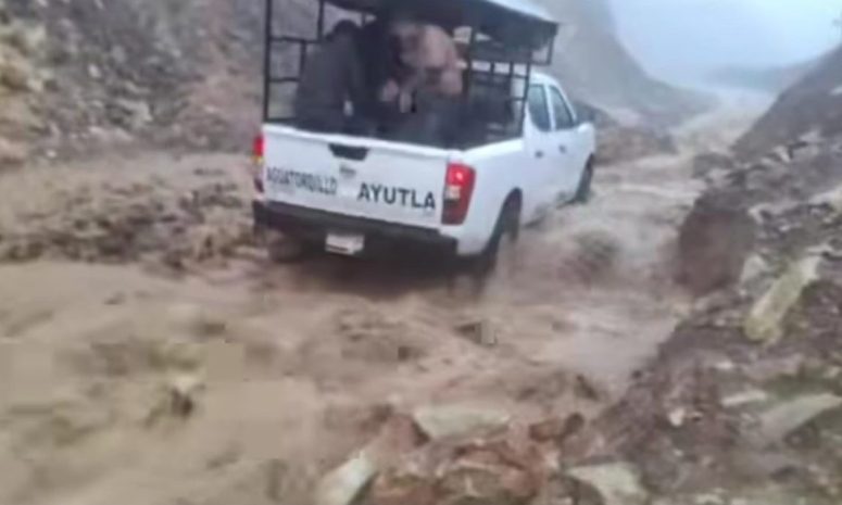 Derrumbes, deslaves y techos volados provoca Erick en Guerrero