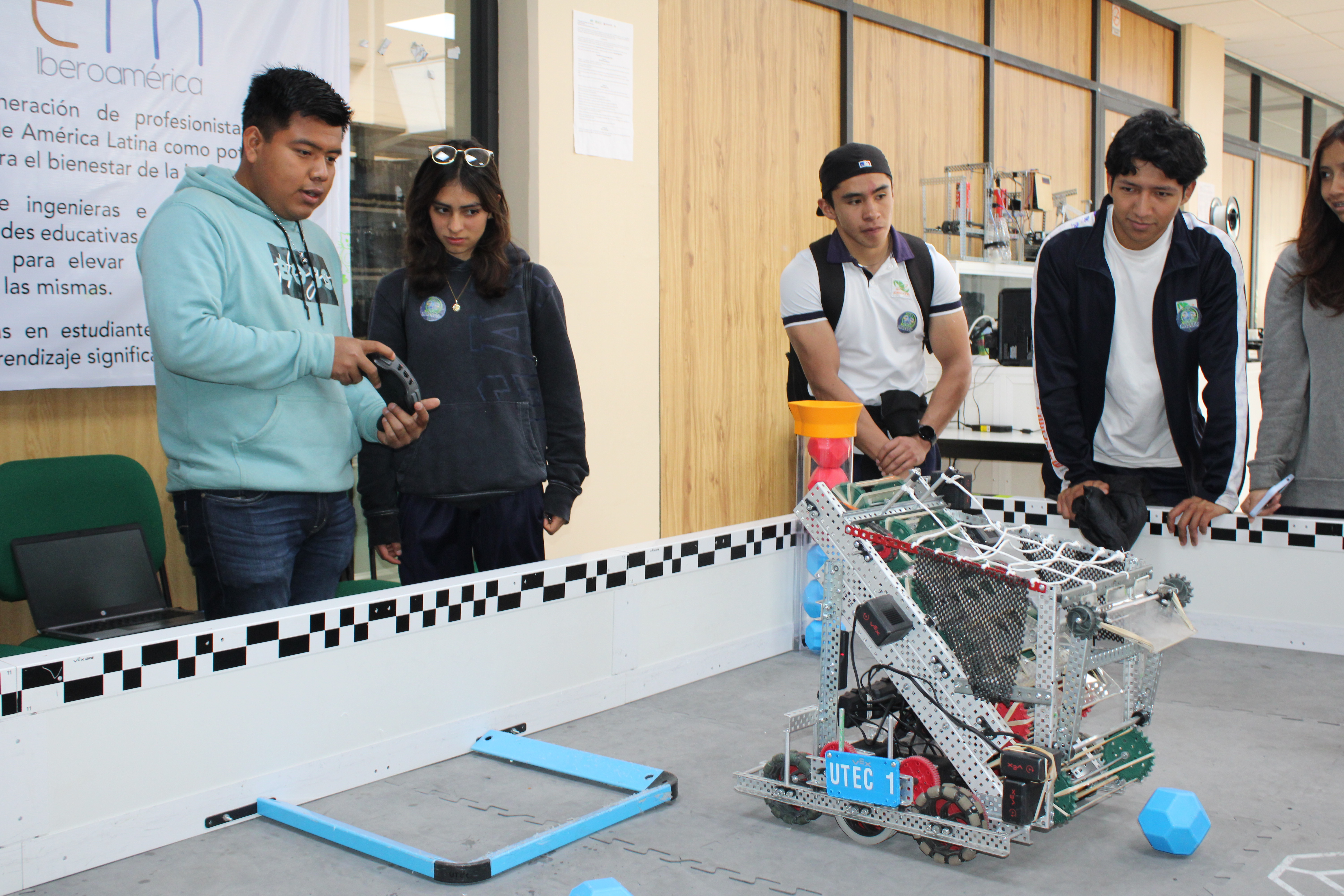 Cerca de 900 estudiantes exploran su futuro en la UTEC 2026