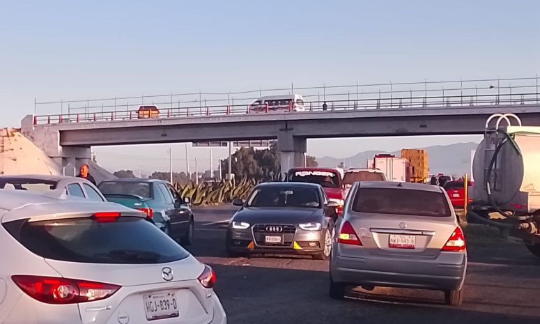 Bloquean carretera Pachuca-Ciudad Sahagún
