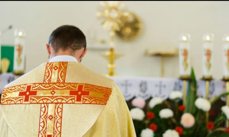 Investigan muerte de sacerdote en Lolotla