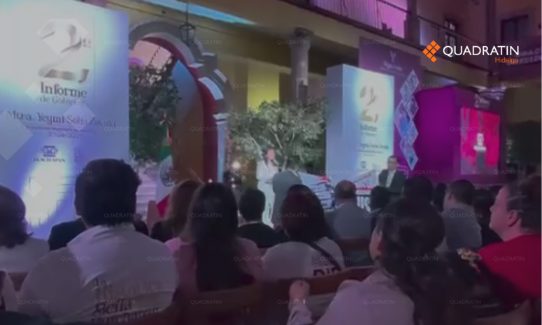 Regidores de Huichapan protestan durante informe de alcaldesa