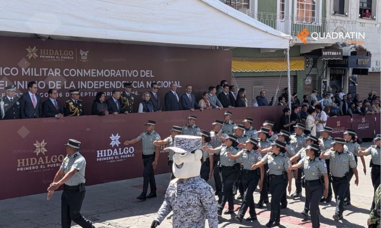 Termina sin incidentes desfile cívico-militar en Pachuca